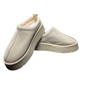 Women’s Platform Faux-Shearling Clogs – Beige – Size 6 – New